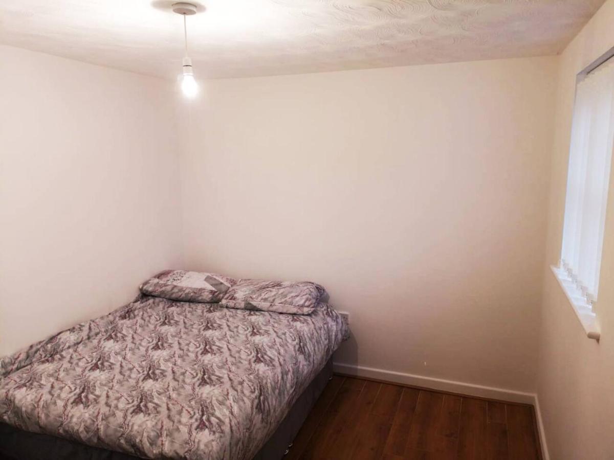 Quiet Residential Area Within Easy Reach To Town Villa Manchester Buitenkant foto